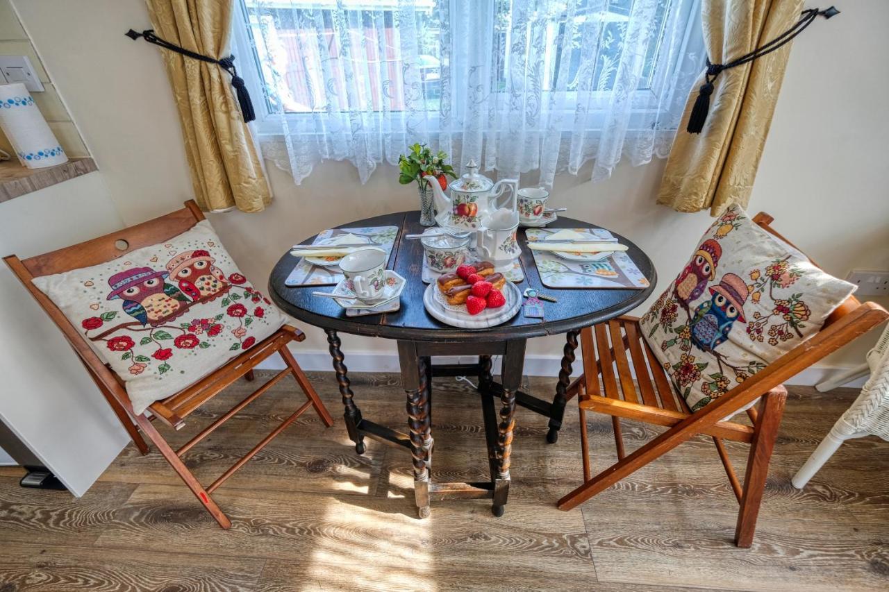 מונדסלי Two Hoots Chalet מראה חיצוני תמונה